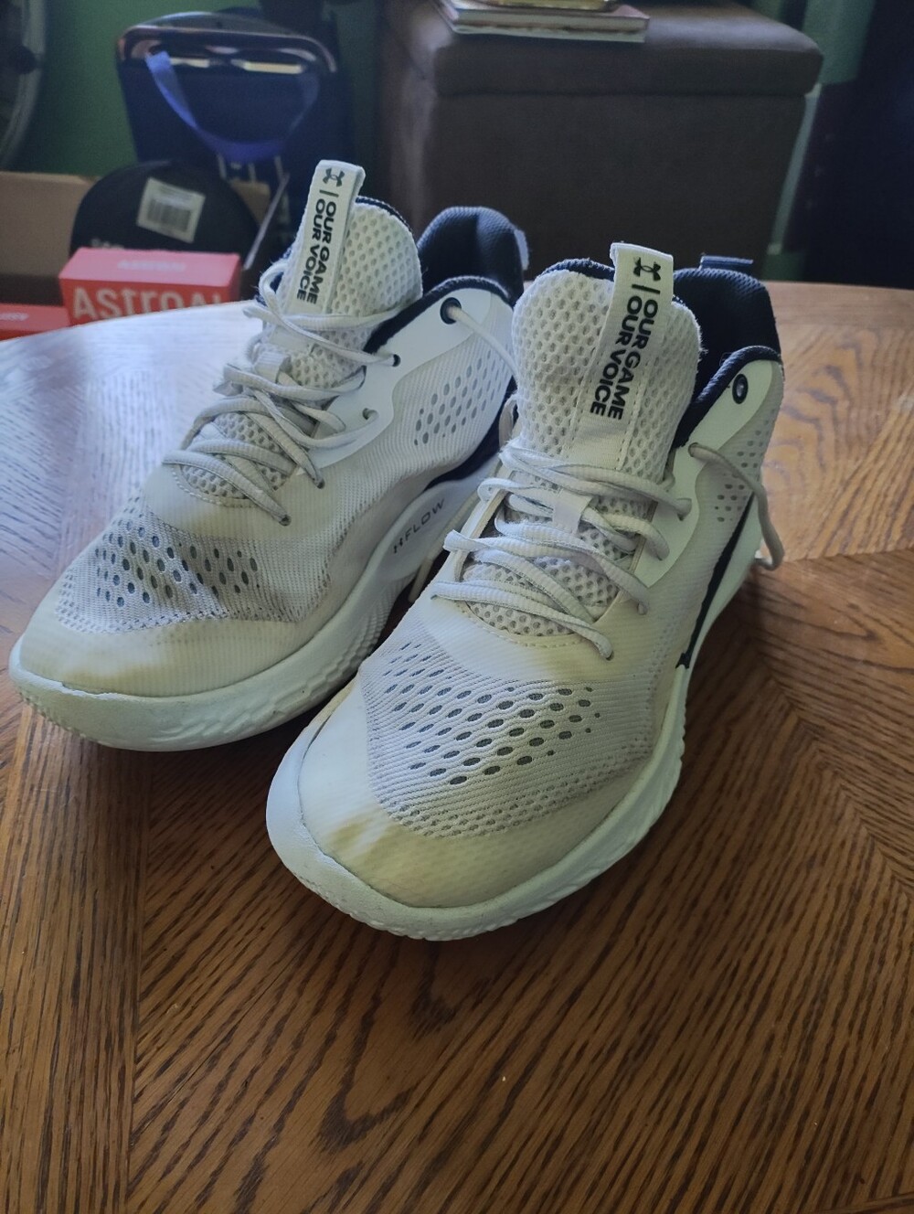 Under Armour Flow Breakthru 2 White Black Size 11 Basketball Shoes Used